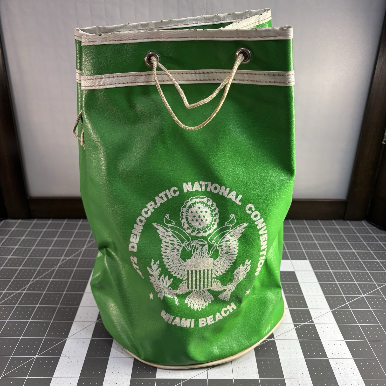 Vtg 1972 Democratic National Convention Miami Bch Bag Drawstring Green Vinyl DNC Vtg 1972 Democratic National Convention Miami Bch Bag Drawstring Green Vinyl DNC