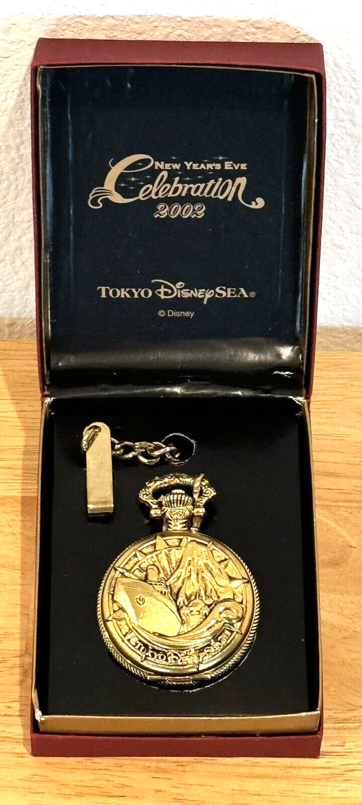 NEW VINTAGE TOKYO DISNEYSEA NEW YEARS EVE CELEBRATION 2002 POCKET WATCH WITH BOX NEW VINTAGE TOKYO DISNEYSEA NEW YEARS EVE CELEBRATION 2002 POCKET WATCH WITH BOX