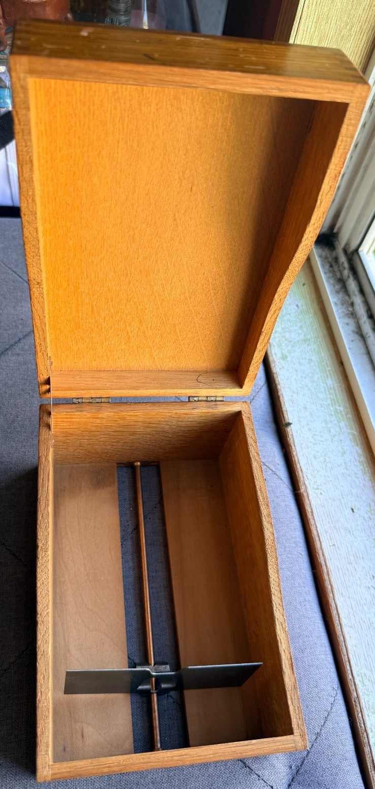 Vintage Weis Oak Desk-Top Index Card File Box Recipe Holder 8.5" x 5.5" x 4.5" Vintage Weis Oak Desk-Top Index Card File Box Recipe Holder 8.5" x 5.5" x 4.5"