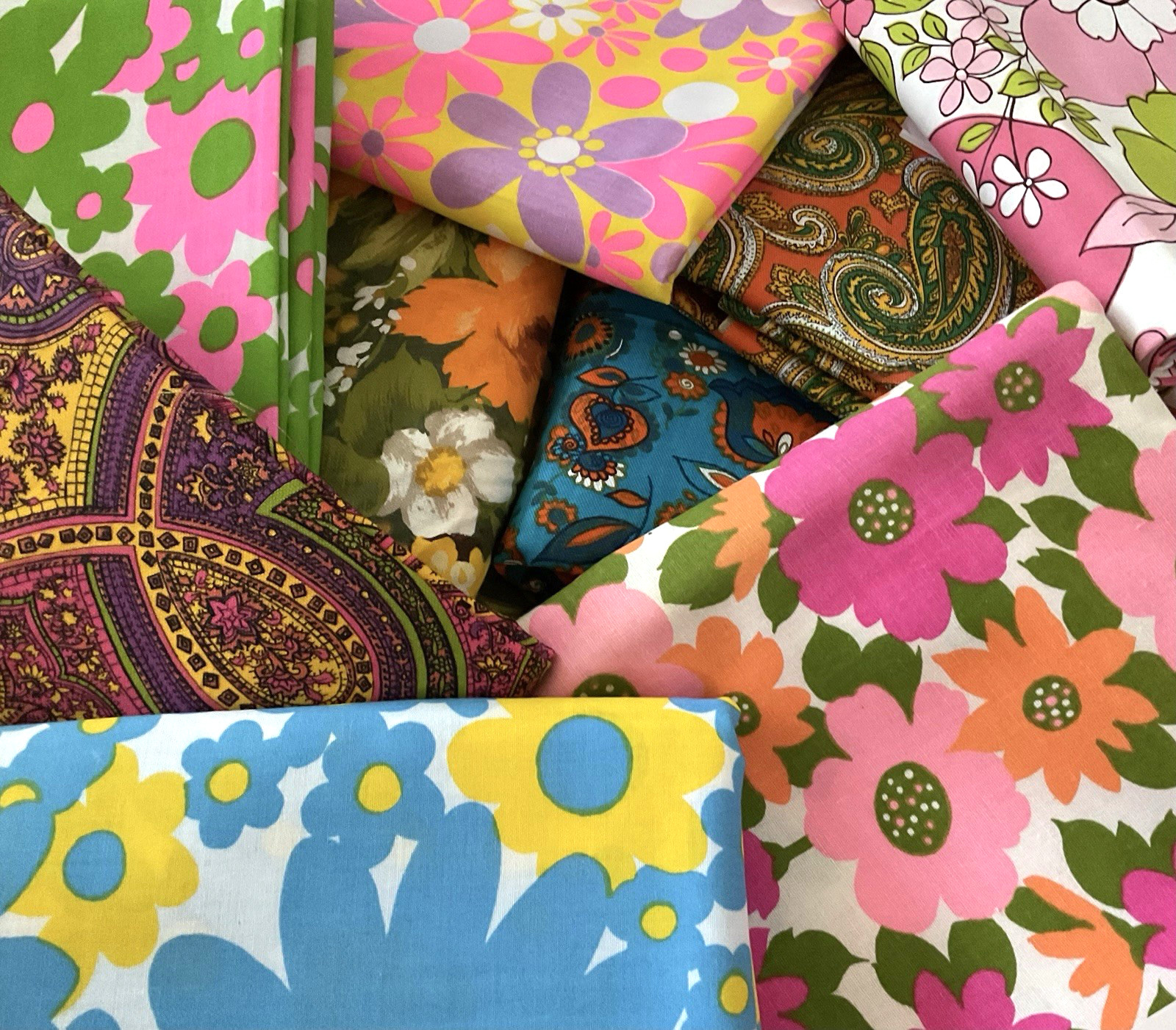 Lot Vtg Fabric 60s-70s Mod Flower Power Paisley 17+ lbs (150+ yds) - NO DUTY Lot Vtg Fabric 60s-70s Mod Flower Power Paisley 17+ lbs (150+ yds) - NO DUTY