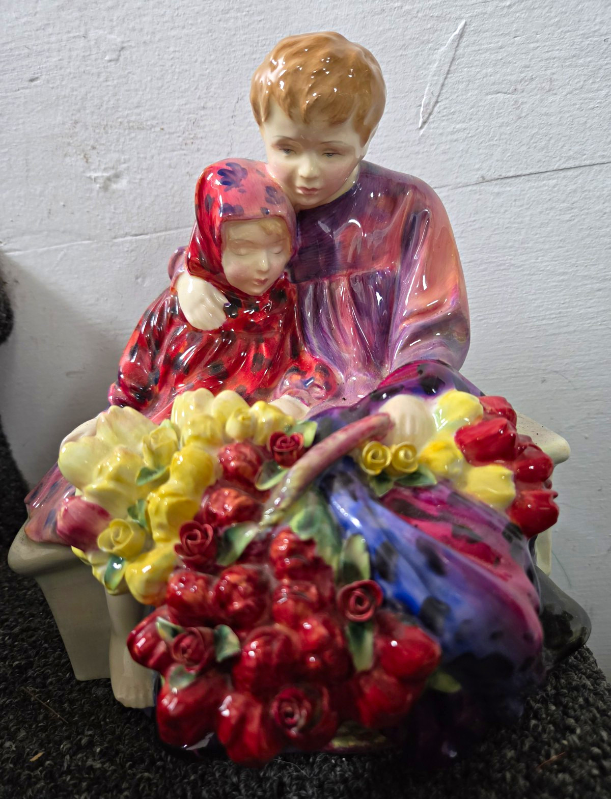 Vintage Royal Doulton Flower Seller's Children HN/3642 porcelain Figurine Vintage Royal Doulton Flower Seller's Children HN/3642 porcelain Figurine