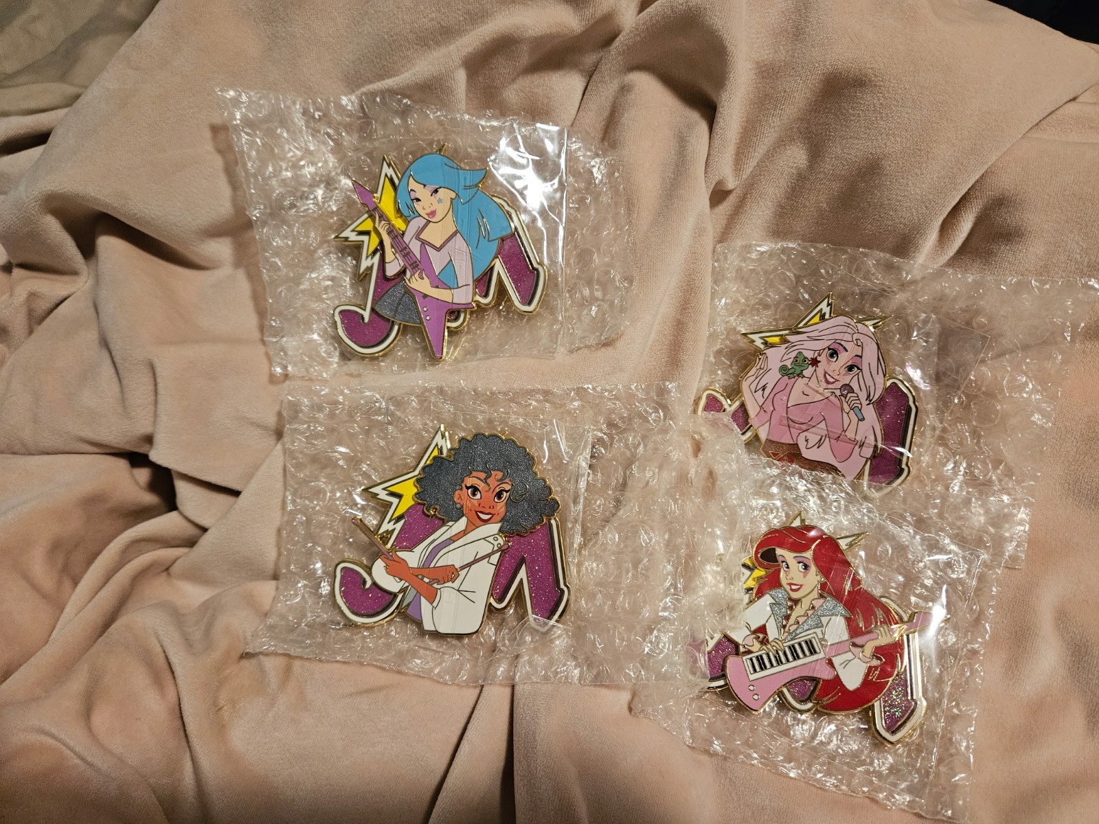 Jem And The Holograms Disney princess,Totaly Outrageous Le70 Pins, plus extras. Jem And The Holograms Disney princess,Totaly Outrageous Le70 Pins, plus extras.
