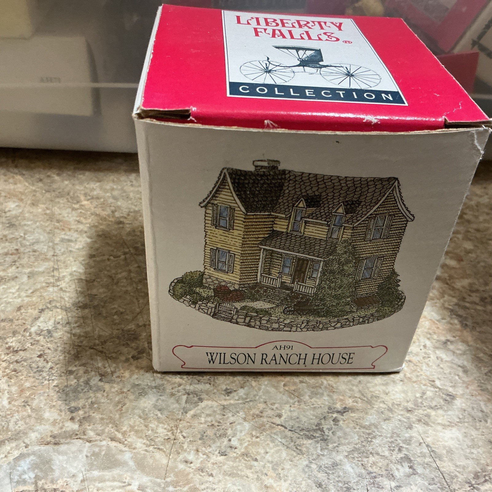 PRE- OWNED LIBERTY FALLS ~ AMERICANA COLLECTION ~ LOT 12 FIGURES ~ IN BOX ~ PRE- OWNED LIBERTY FALLS ~ AMERICANA COLLECTION ~ LOT 12 FIGURES ~ IN BOX ~