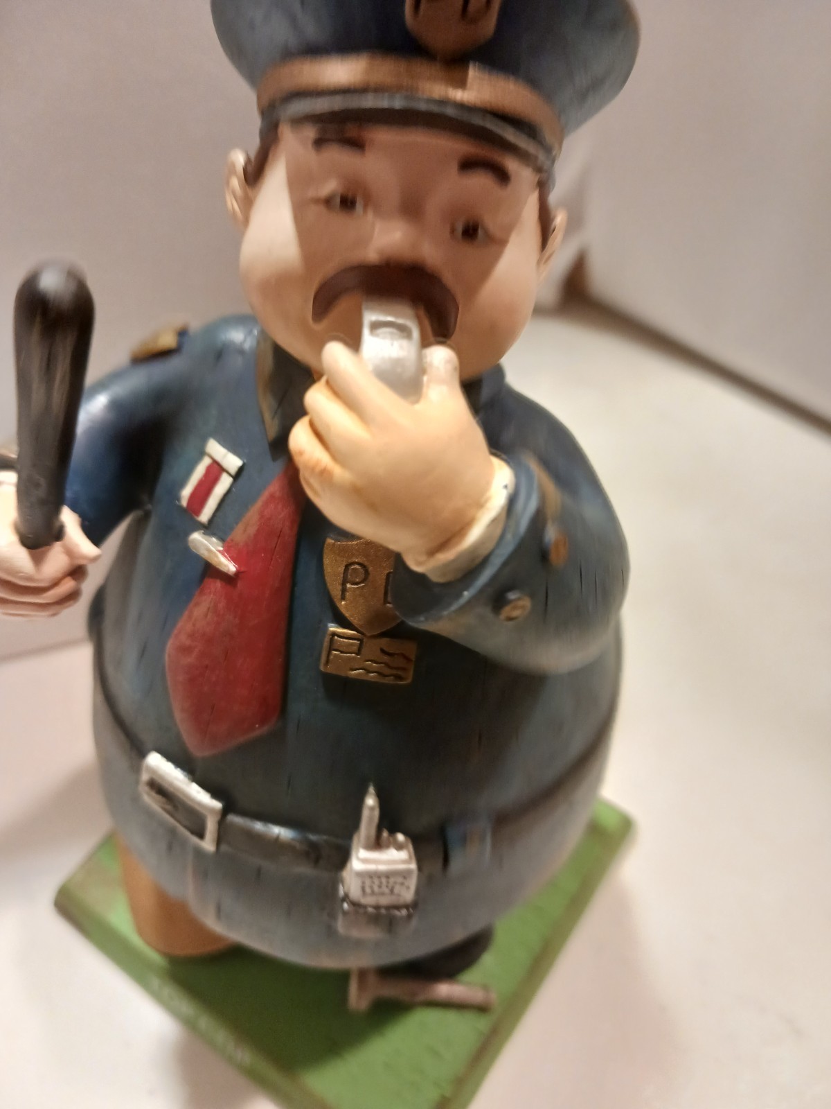 Bobble Body Police Officer Figurine HandPainted 7 Inch Tall NEW Bobble Body Police Officer Figurine HandPainted 7 Inch Tall NEW