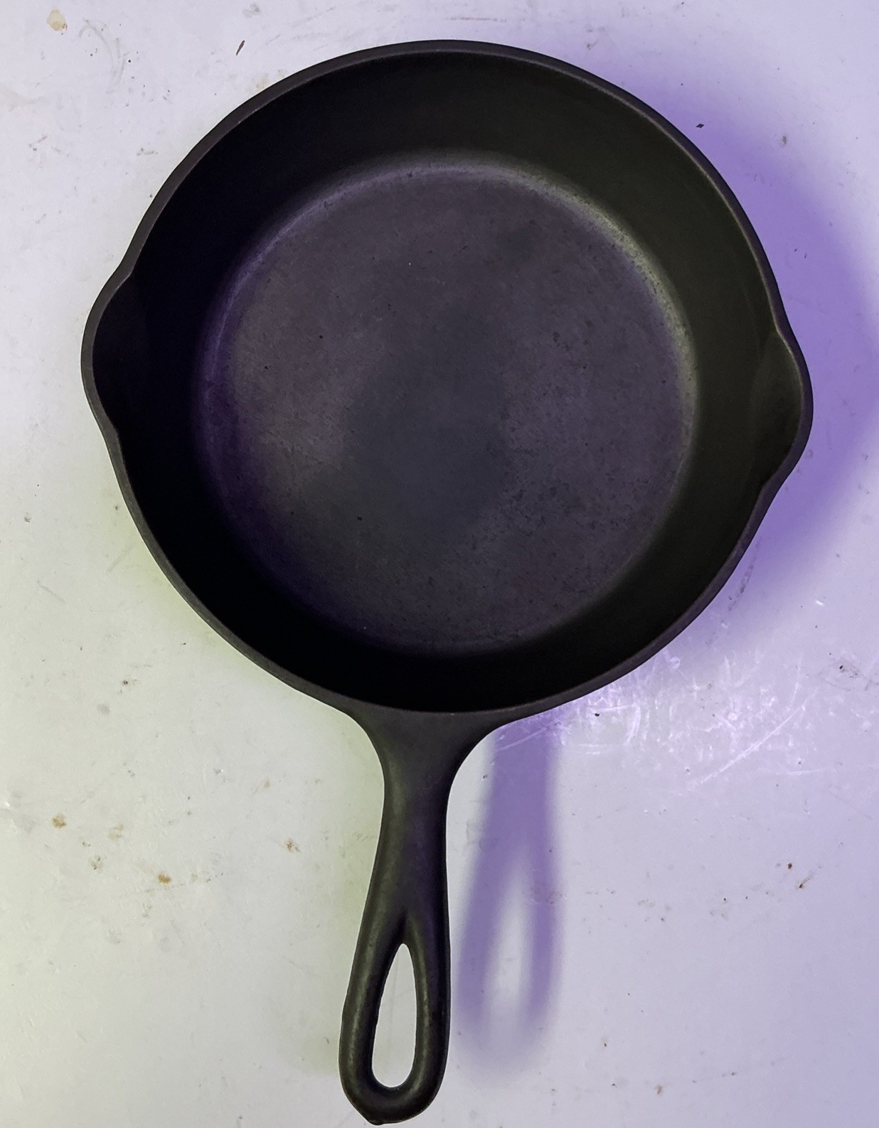 Unmarked Wagner With Heat Ring (some Pitting On Bottom)