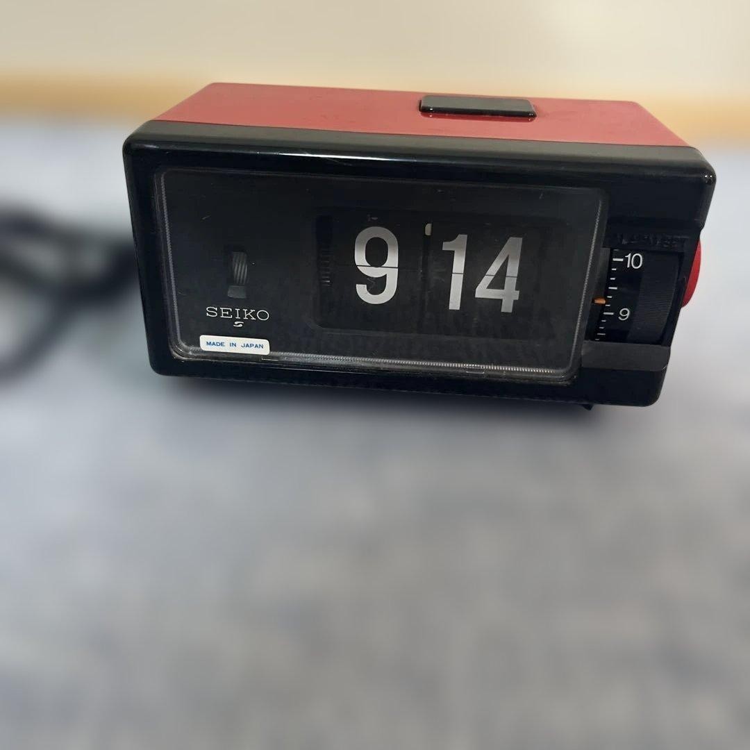 Vintage/Seiko DP690T Flip Clock Alarm Red Body 1970s From Japan used Vintage/Seiko DP690T Flip Clock Alarm Red Body 1970s From Japan used