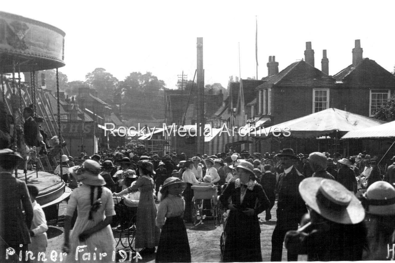 Mrt-3 Fairground Rides at Pinner Fair, London 1914. Photo