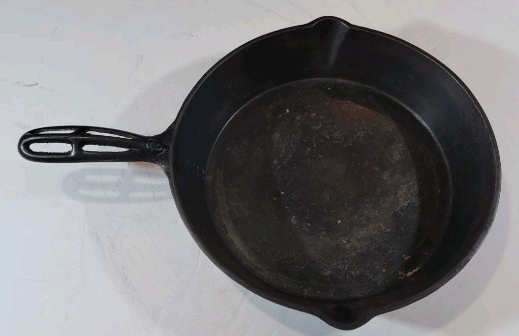 Spider Handle Cast Iron Skillet Gatemark Heat Ring No.9 J.M Read 19th Century Spider Handle Cast Iron Skillet Gatemark Heat Ring No.9 J.M Read 19th Century