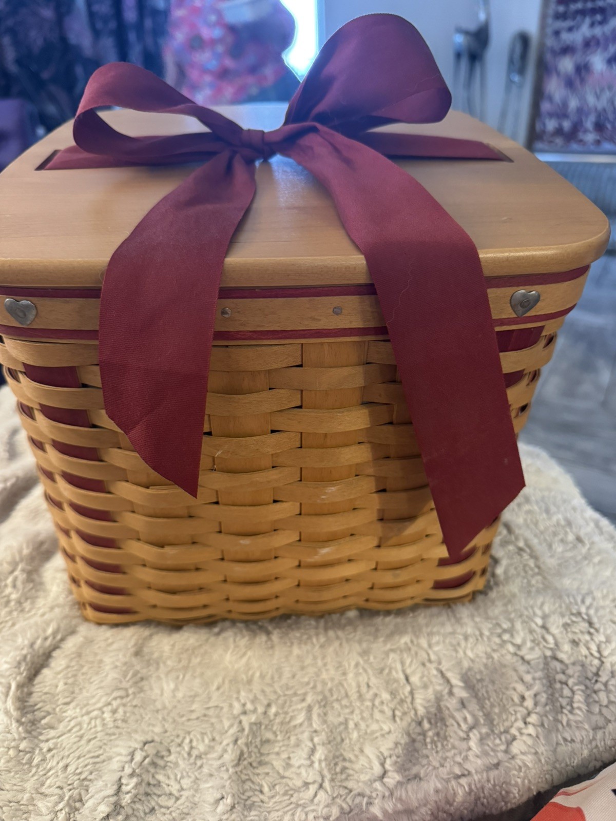 Longaberger 2002 Lg Sweetest Gift Sweetheart Basket 9X10”, Liner, Protector. Lid Longaberger 2002 Lg Sweetest Gift Sweetheart Basket 9X10”, Liner, Protector. Lid