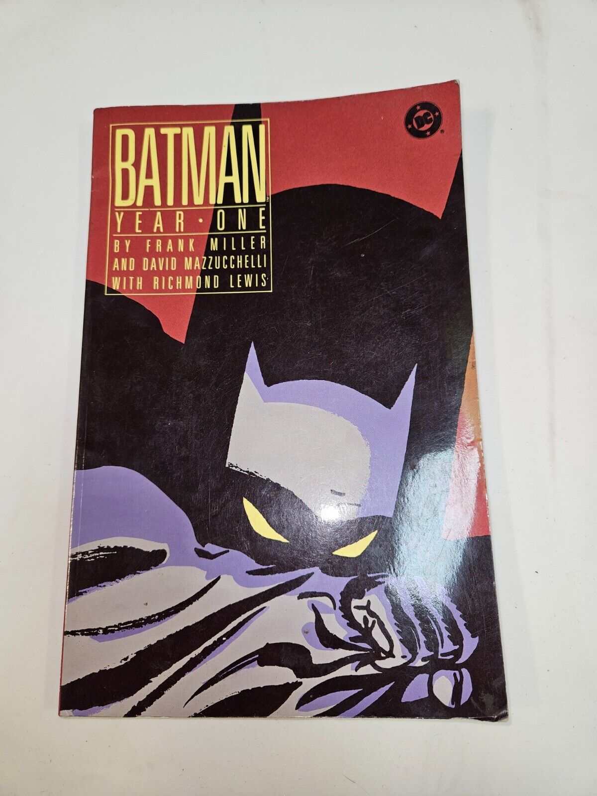BATMAN YEAR ONE BOOK  acceptable condition Published in 1988