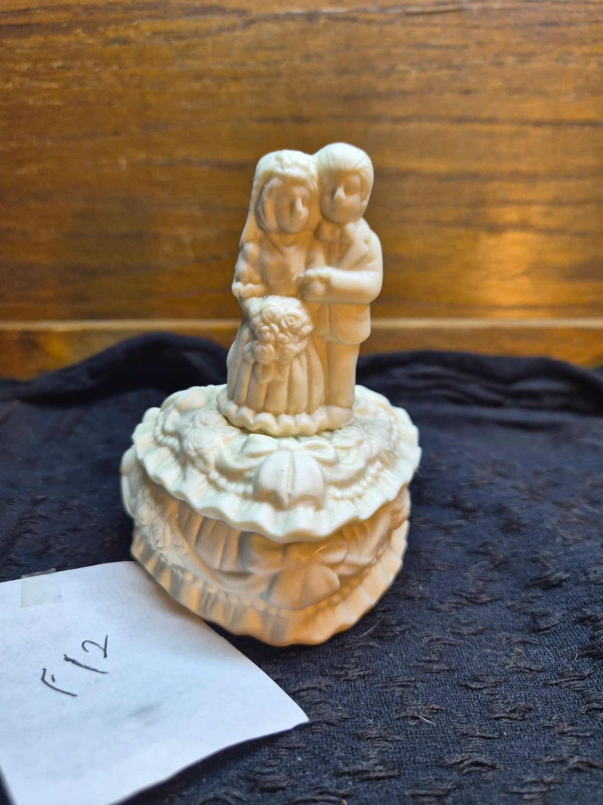 Vintage Porcelain Trinket Box Wedding Couple Bride And Groom Vintage Porcelain Trinket Box Wedding Couple Bride And Groom