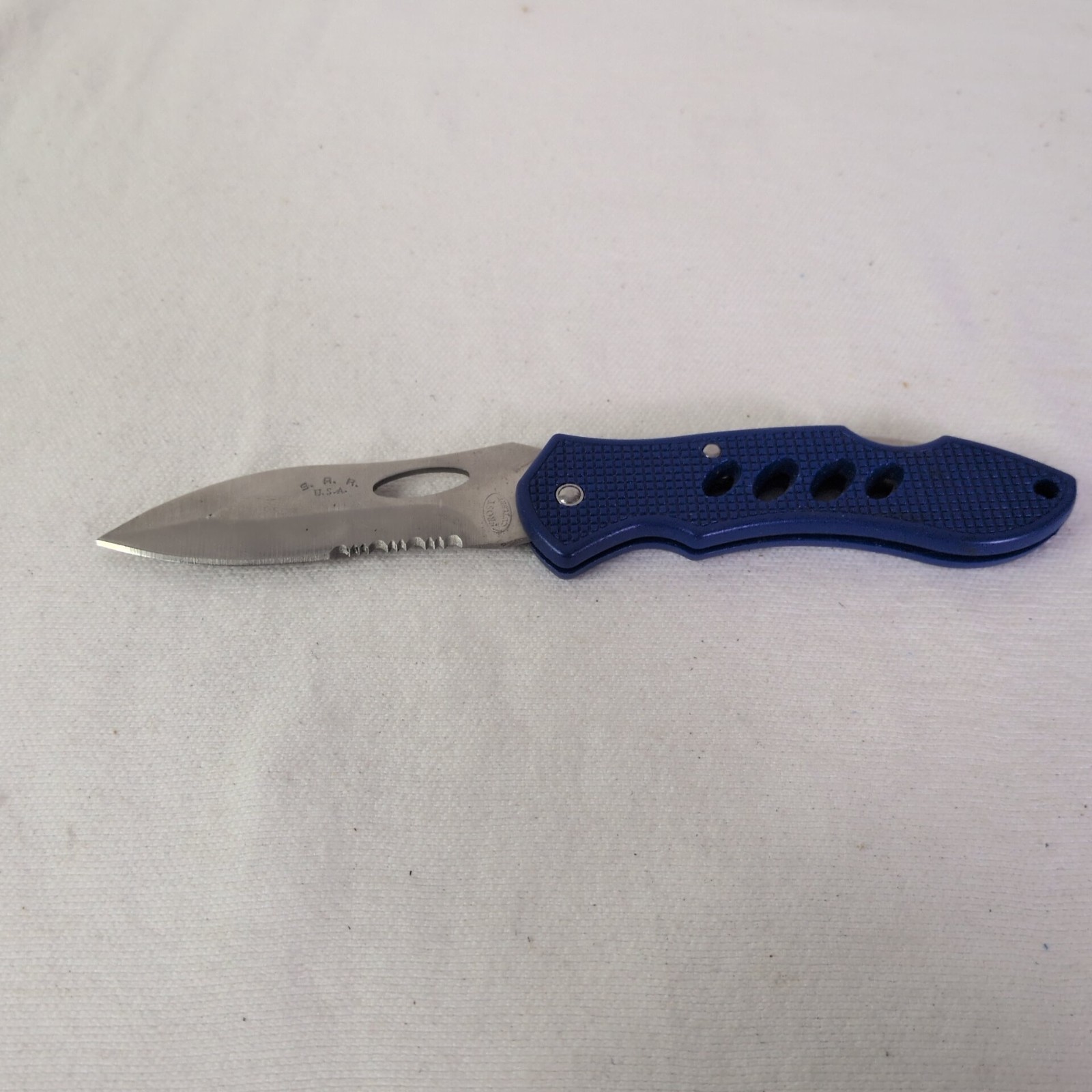 Frost Cutlery Pocketknife Combination Edge Stainless Blade Blue Handle Manual Frost Cutlery Pocketknife Combination Edge Stainless Blade Blue Handle Manual