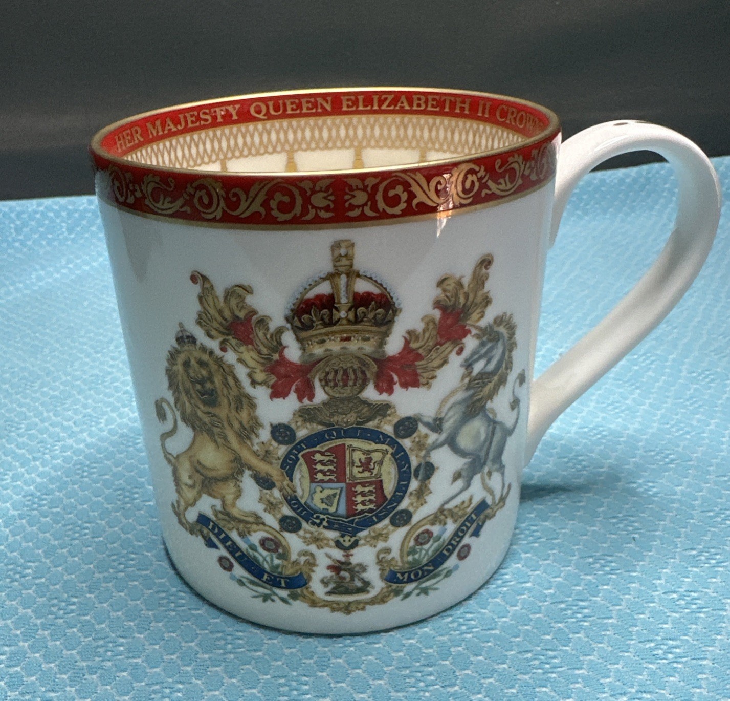 English Bone China Cup "Her Majesty Queen Elizabeth 2 Crowned W/Minister 6/19/53 English Bone China Cup "Her Majesty Queen Elizabeth 2 Crowned W/Minister 6/19/53