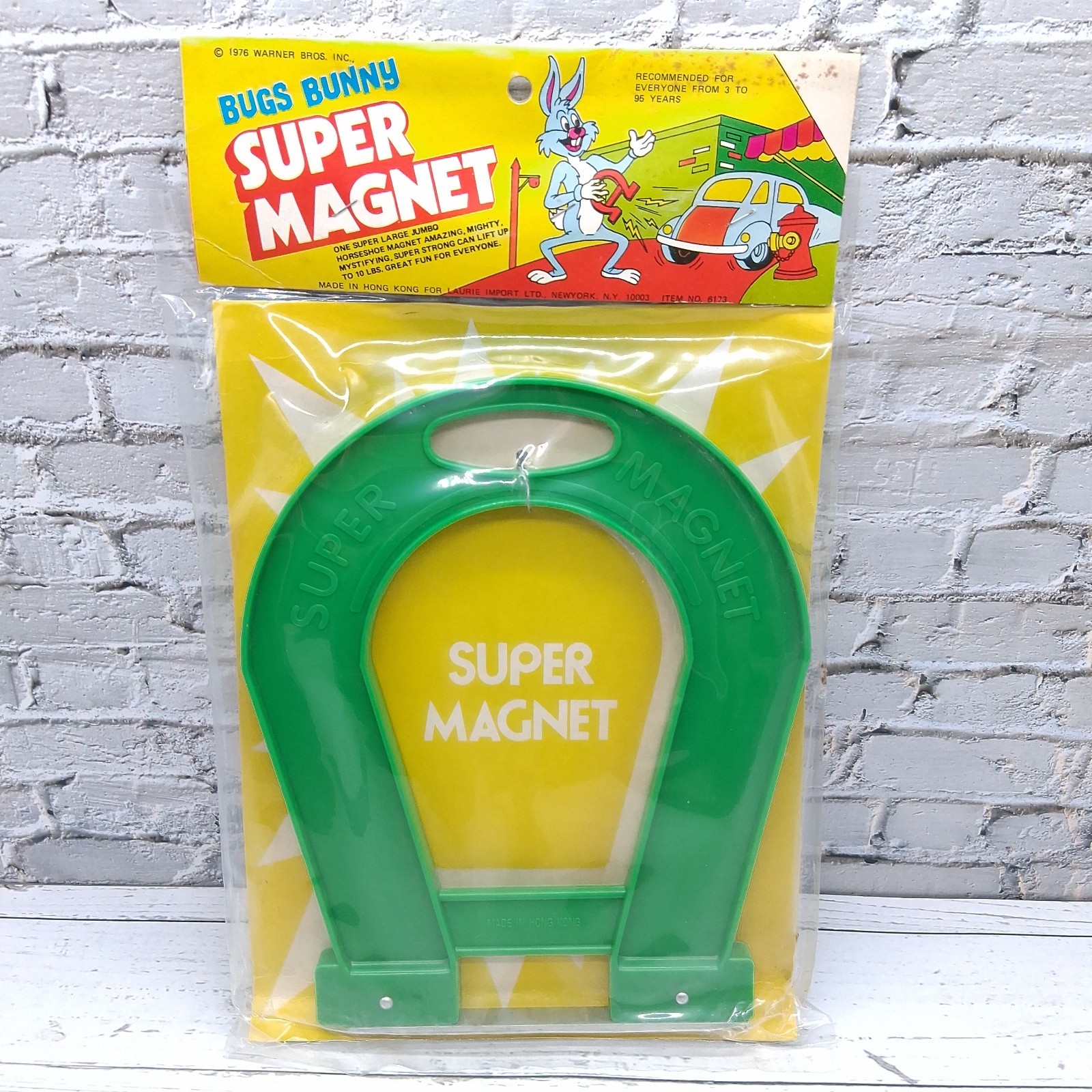 Vintage 1976 Bugs Bunny Super Magnet Green King Features Syndicate Hong Kong NOS