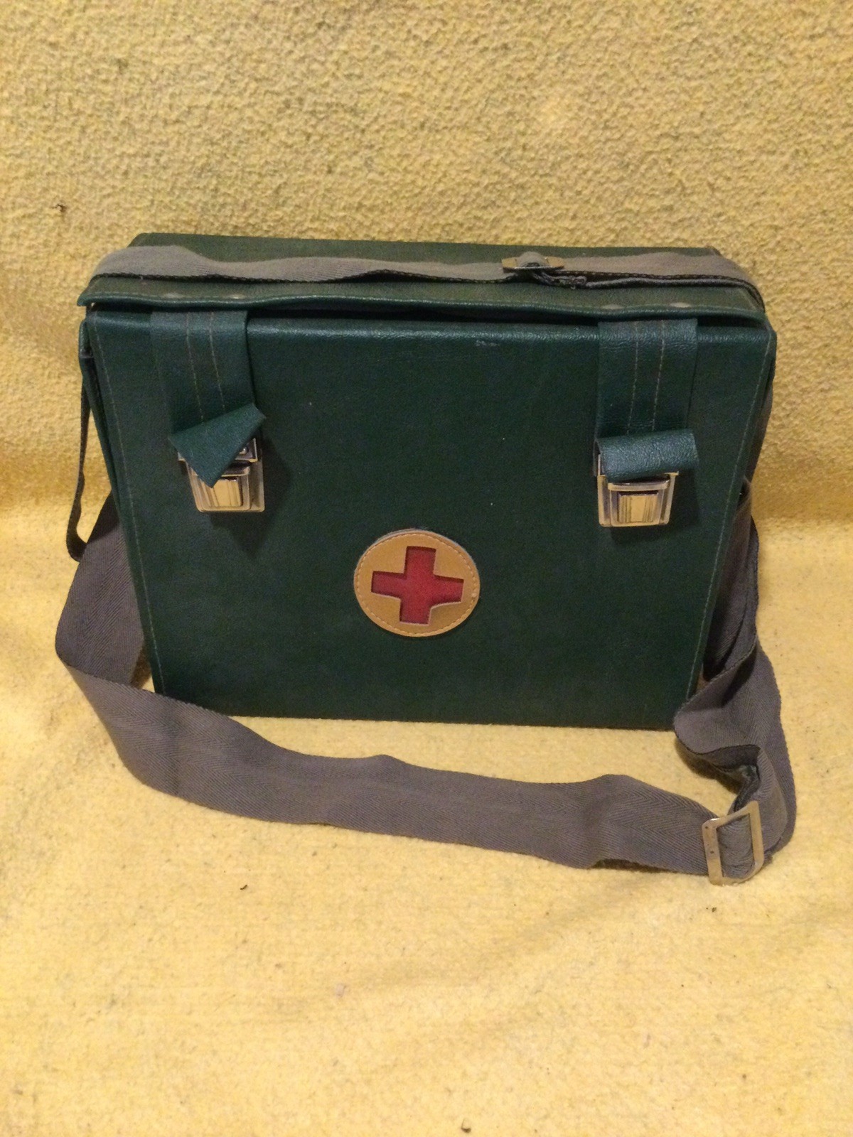 VTG 1940’s First Aid Medic Bag/Case with Red Cross Emblem - With Bandages
