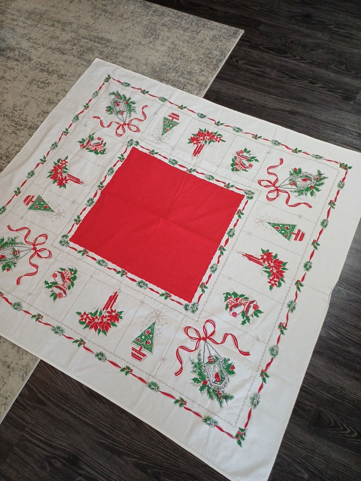 VTG 1960's Christmas Lanterns Tablecloth Excellent 46"X 50" VTG 1960's Christmas Lanterns Tablecloth Excellent 46"X 50"