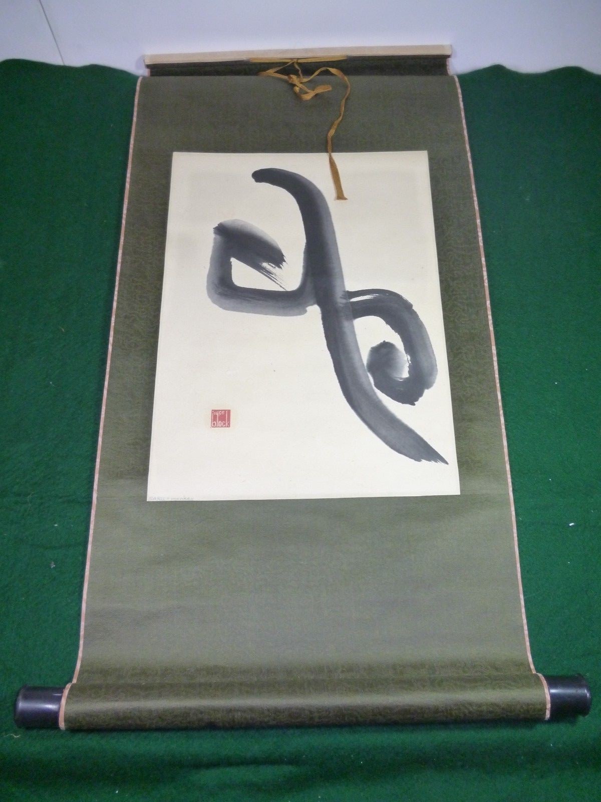 VINTAGE CHINESE CALlIGRAPHY ON SILK SCROLL SEAL JOYCE BLOCK MONKEY EXCELLENT VINTAGE CHINESE CALlIGRAPHY ON SILK SCROLL SEAL JOYCE BLOCK MONKEY EXCELLENT