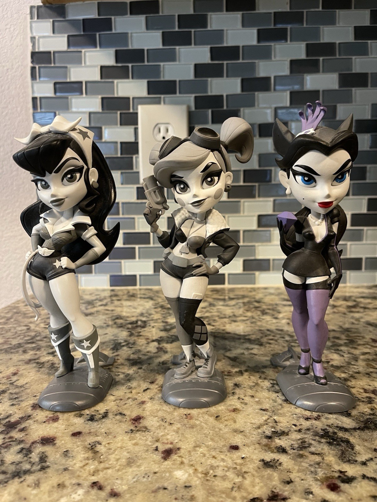 Cryptozoic DC Bombshells Noir Sketch Wonder Woman Harley Quinn Catwoman Lot 3 Cryptozoic DC Bombshells Noir Sketch Wonder Woman Harley Quinn Catwoman Lot 3