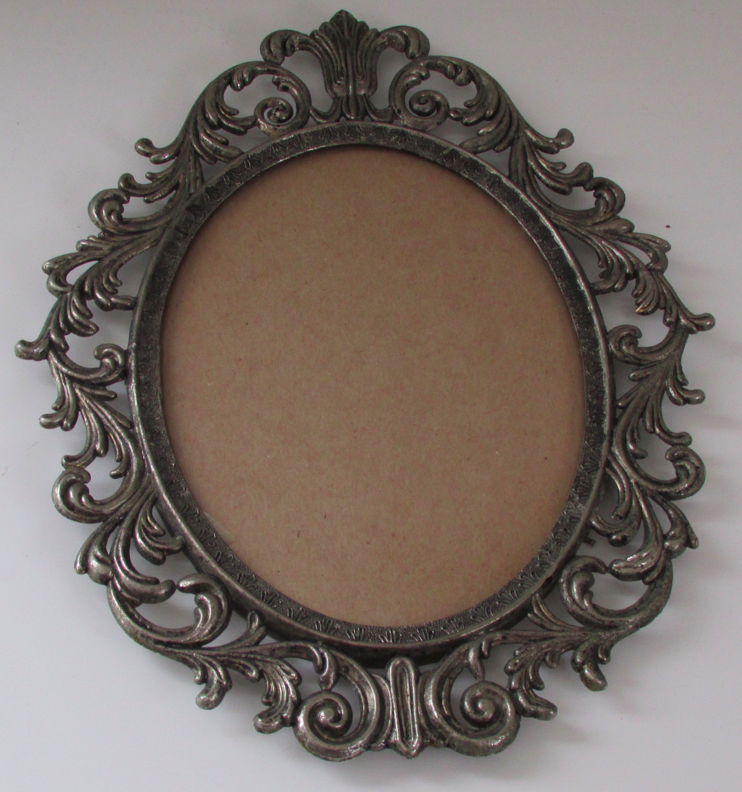 Vtg Ornate Oval Domed Convex Glass Pewter Silver Tone Picture Frame Wall Hanging Vtg Ornate Oval Domed Convex Glass Pewter Silver Tone Picture Frame Wall Hanging