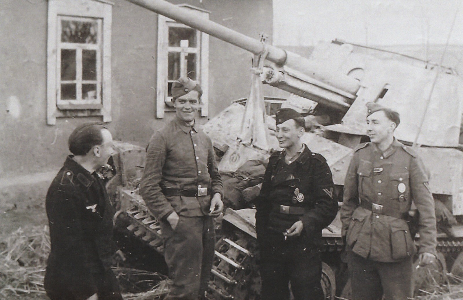 WW II - Photo -- German ---- Marder II Tank With Crew WW II - Photo -- German ---- Marder II Tank With Crew