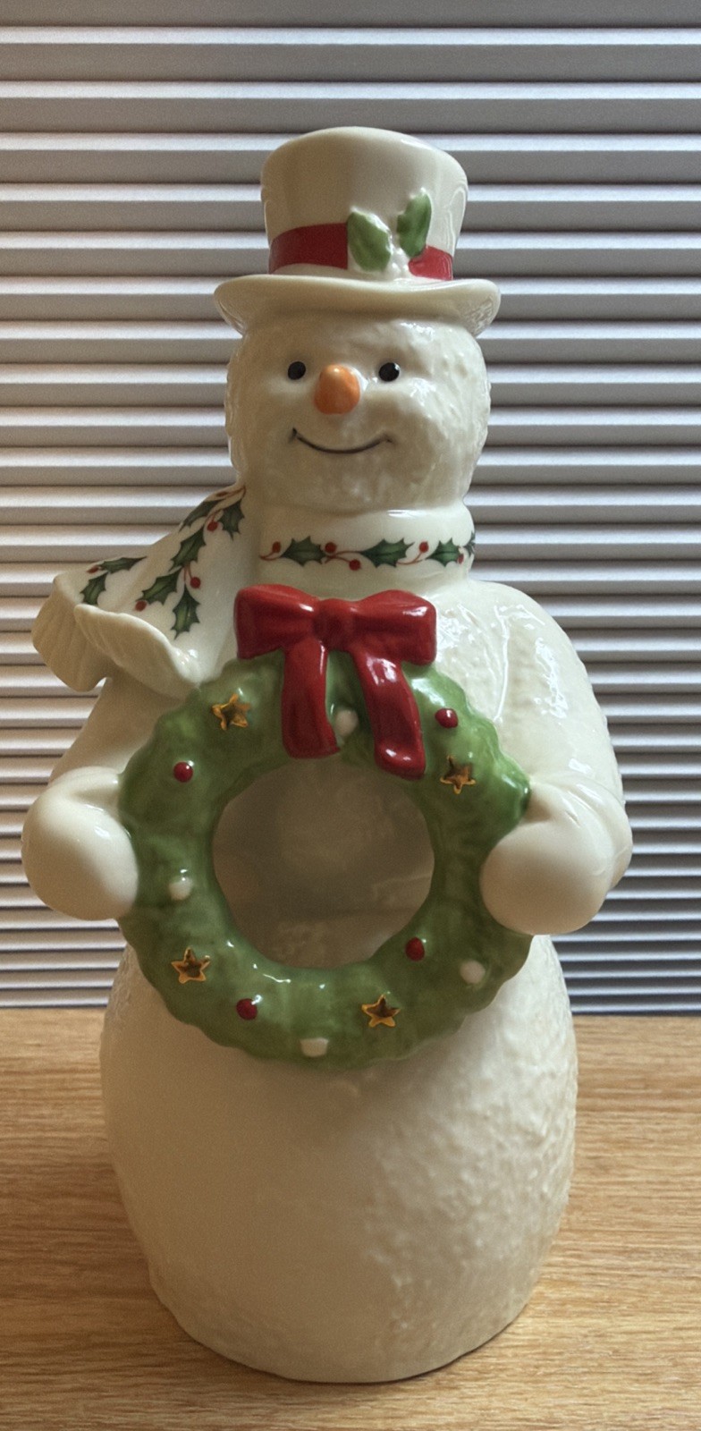 LENOX - 7" Tall Snowman Figurine - DECKING THE HALLS - 2015 Annual LENOX - 7" Tall Snowman Figurine - DECKING THE HALLS - 2015 Annual