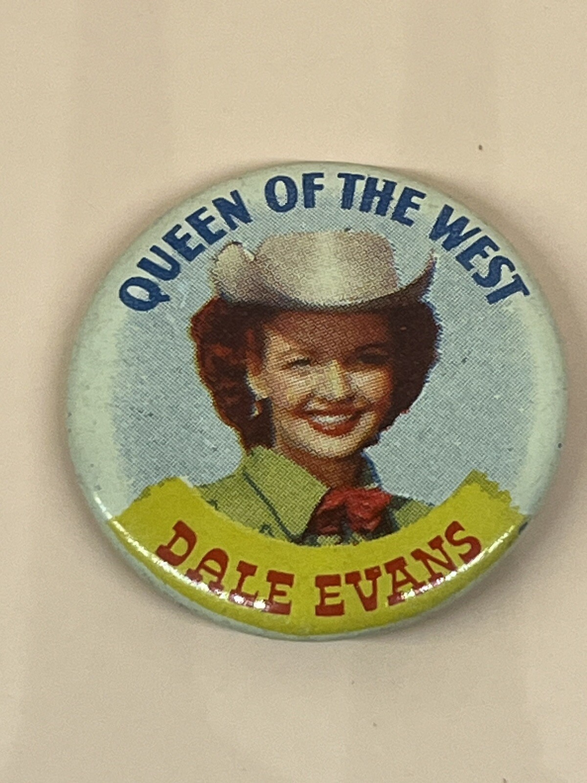 1950's DALE EVANS "QUEEN OF THE WEST” tin litho pinback button Pin 1950's DALE EVANS "QUEEN OF THE WEST” tin litho pinback button Pin