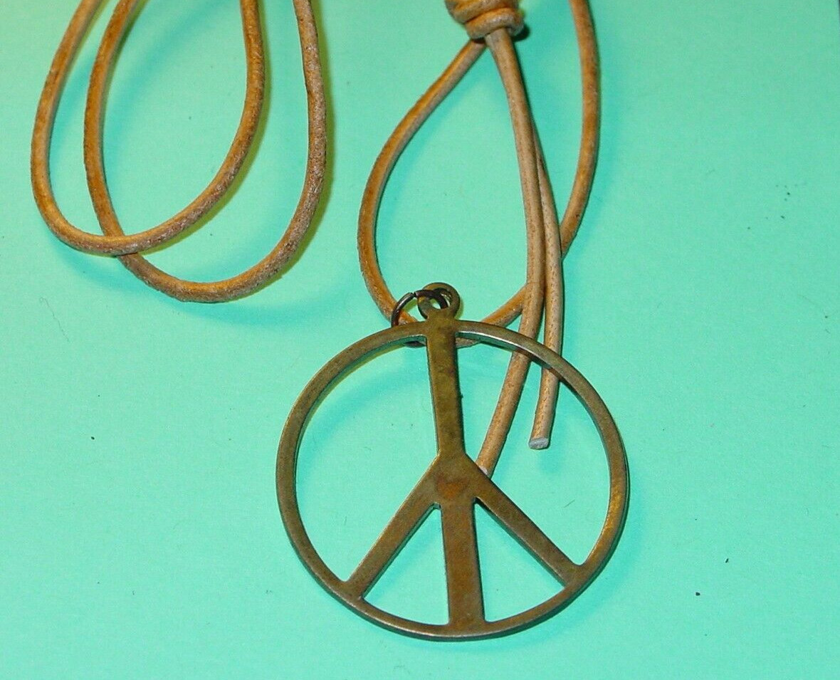 PEACE SIGN GROOVY VINTAGE 1970's HEADSHOP 20" LEATHER NECKLACE MADE IN USA PEACE SIGN GROOVY VINTAGE 1970's HEADSHOP 20" LEATHER NECKLACE MADE IN USA
