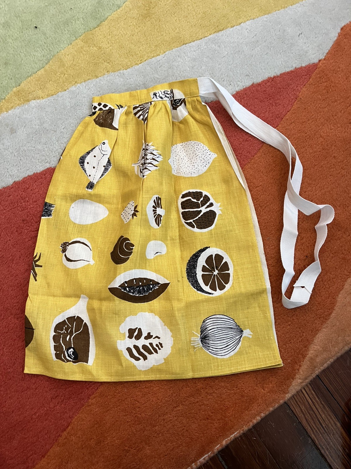 Vintage Lucienne Day Irish Linen Apron MCM NWT Fruit and Veg Pattern Vintage Lucienne Day Irish Linen Apron MCM NWT Fruit and Veg Pattern