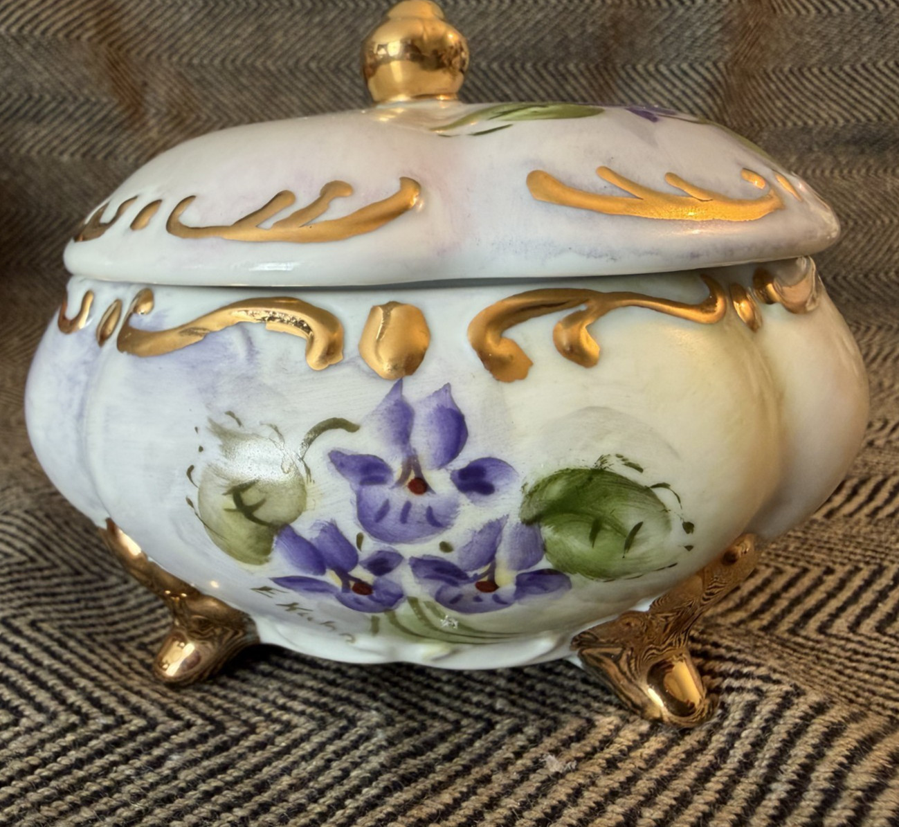 Antique Hand Painted Porcelain Trinket Box w/lid Purple Gold Gilt Footed Signed Antique Hand Painted Porcelain Trinket Box w/lid Purple Gold Gilt Footed Signed