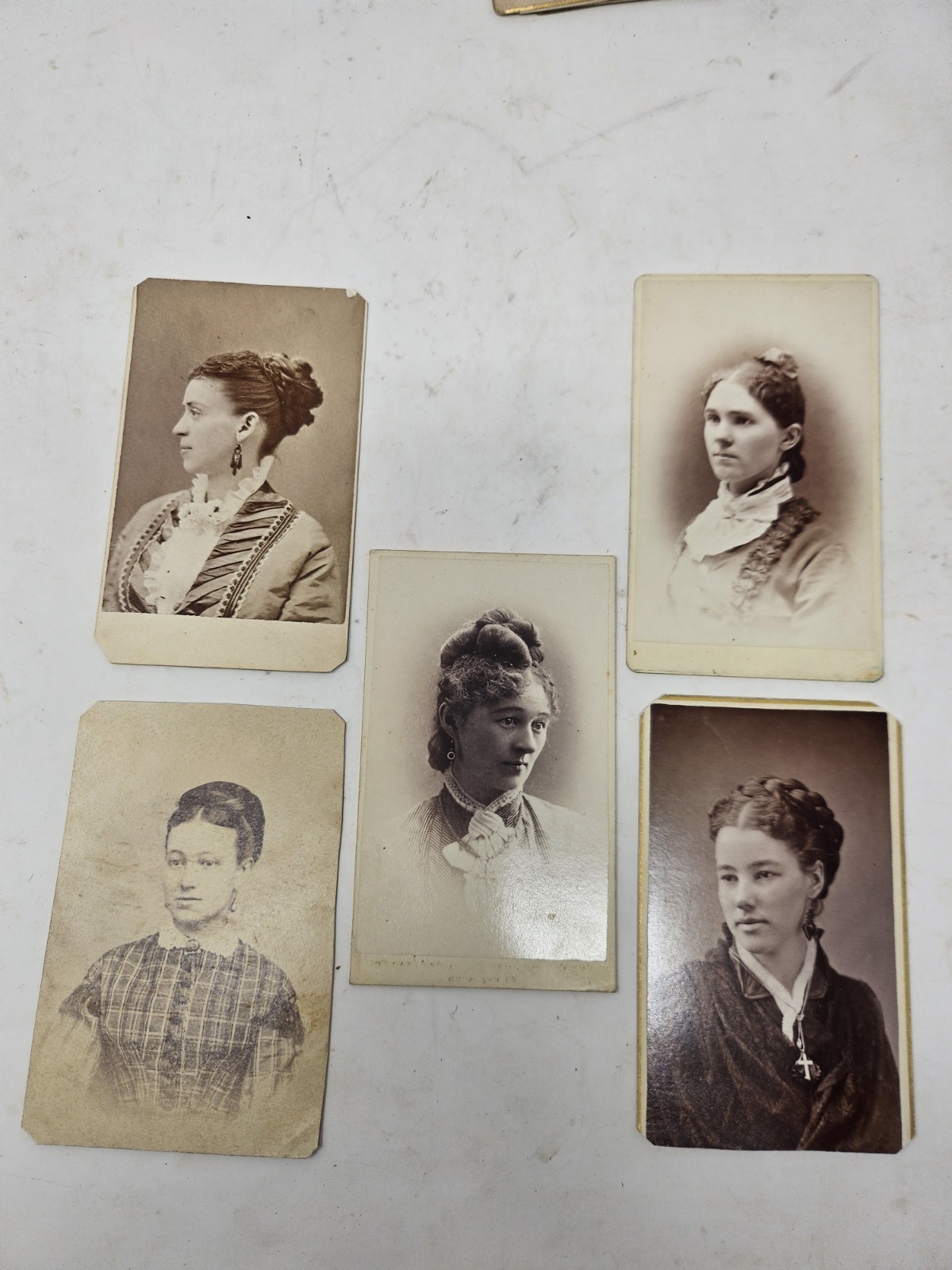 Beautiful Women Antique 19th Century CDV Photo Cards Lot of 5 Original Portraits Beautiful Women Antique 19th Century CDV Photo Cards Lot of 5 Original Portraits