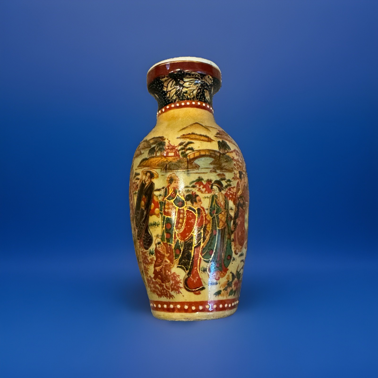 Vintage Chinese Satsuma Style Moriage Porcelain Vase Figures Gold Gilt 6” Vintage Chinese Satsuma Style Moriage Porcelain Vase Figures Gold Gilt 6”