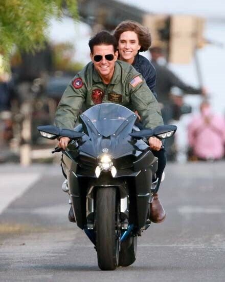 Tom Cruise Jennifer Connelly ride motorbike together Maverick 8x10 photo