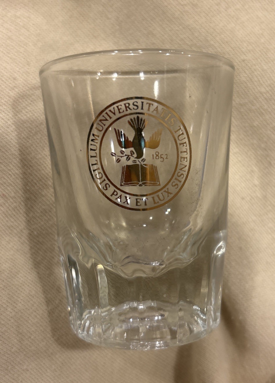 VNTG TUFTS UNIVERSITY GOLD ENGRAVED SHOT GLASS PAX ET LUX SIGILLUM COAT OF ARMS VNTG TUFTS UNIVERSITY GOLD ENGRAVED SHOT GLASS PAX ET LUX SIGILLUM COAT OF ARMS