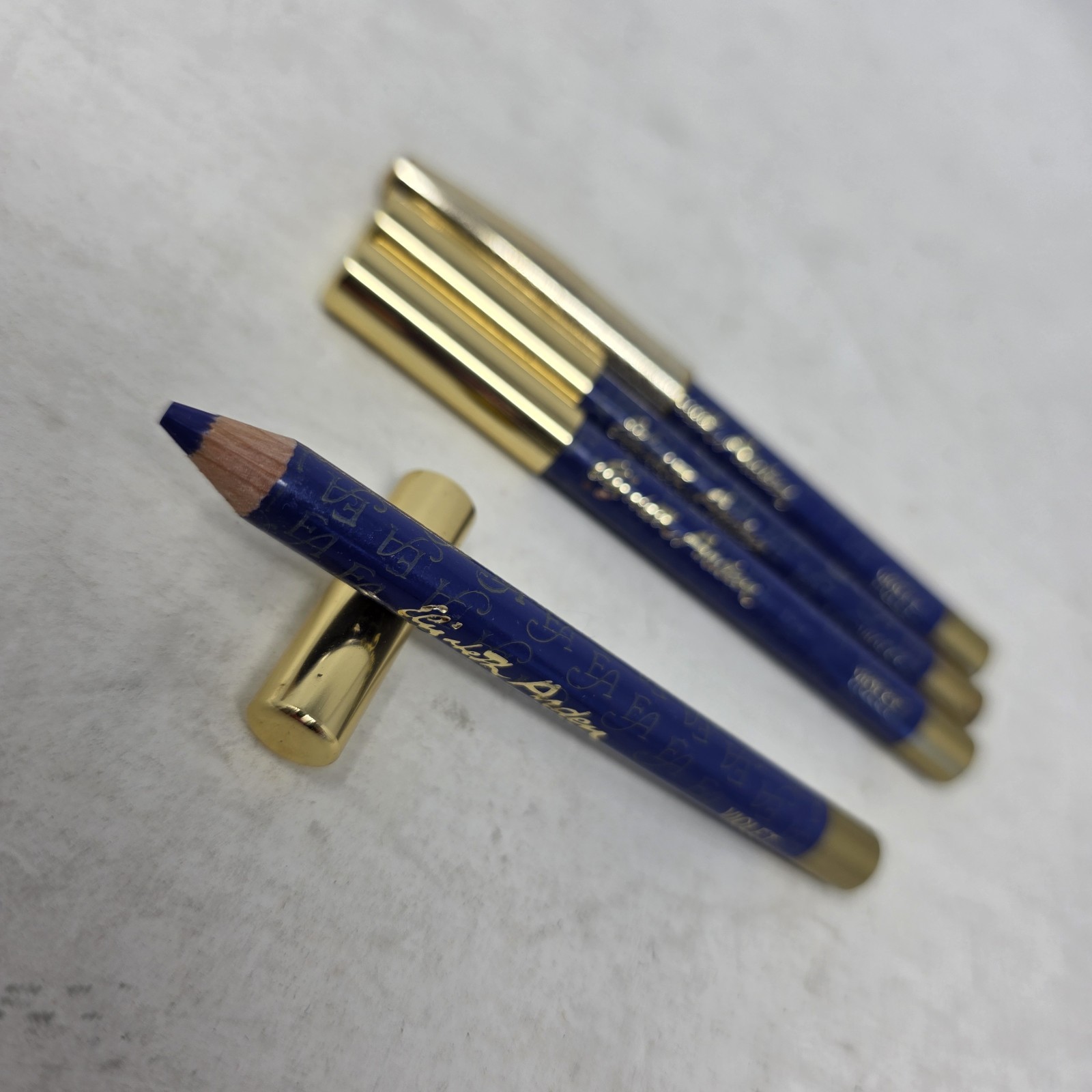 VINTAGE ELIZABETH ARDEN VIOLET BLUE EYE LINER PENCILS 4 PC SAMPLE SIZE VINTAGE ELIZABETH ARDEN VIOLET BLUE EYE LINER PENCILS 4 PC SAMPLE SIZE