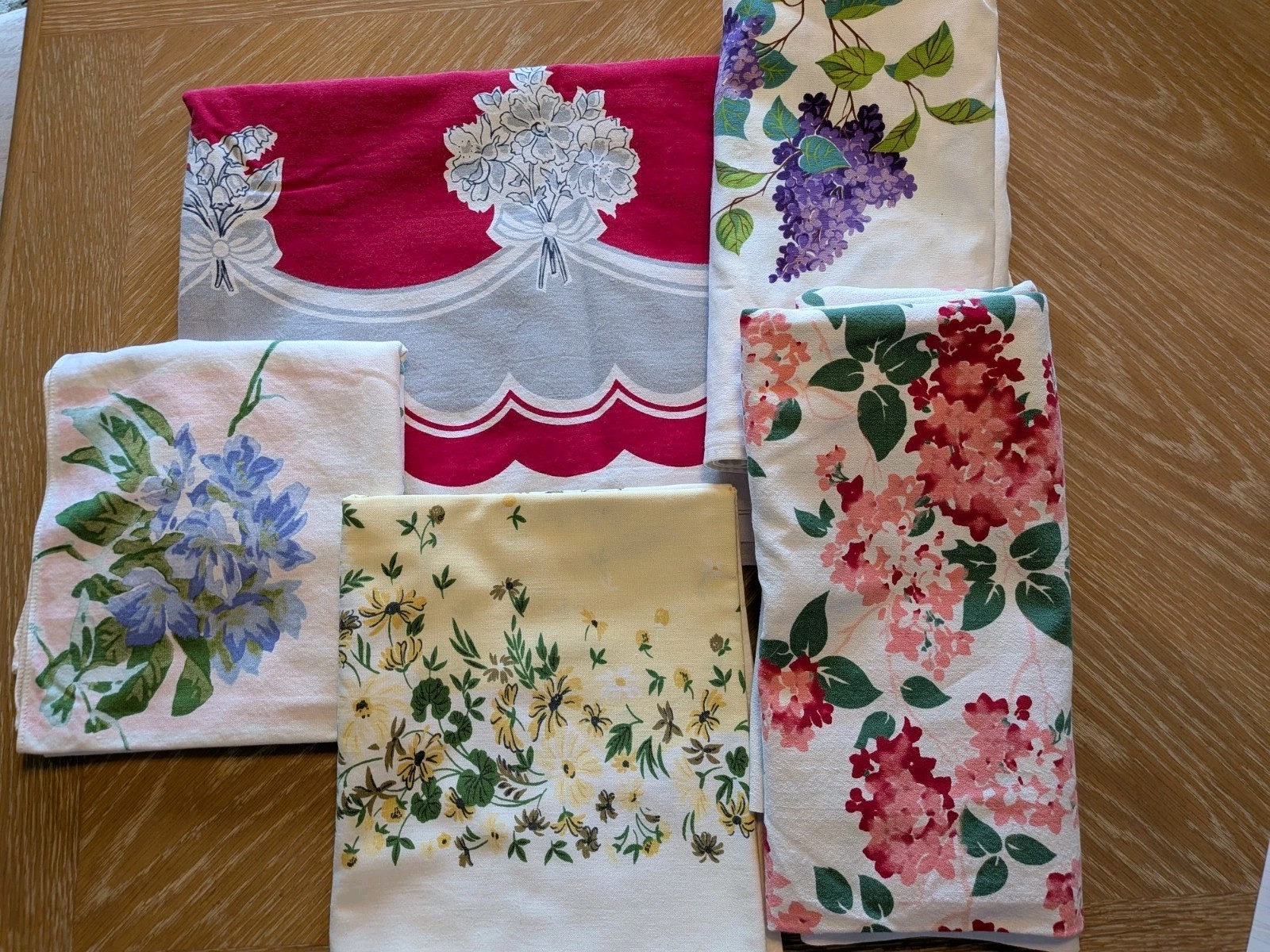 GORGEOUS LOT OF *5* ALMOST PERFECT TRUE VINTAGE MCM PRINT FLORAL TABLECLOTHS GORGEOUS LOT OF *5* ALMOST PERFECT TRUE VINTAGE MCM PRINT FLORAL TABLECLOTHS