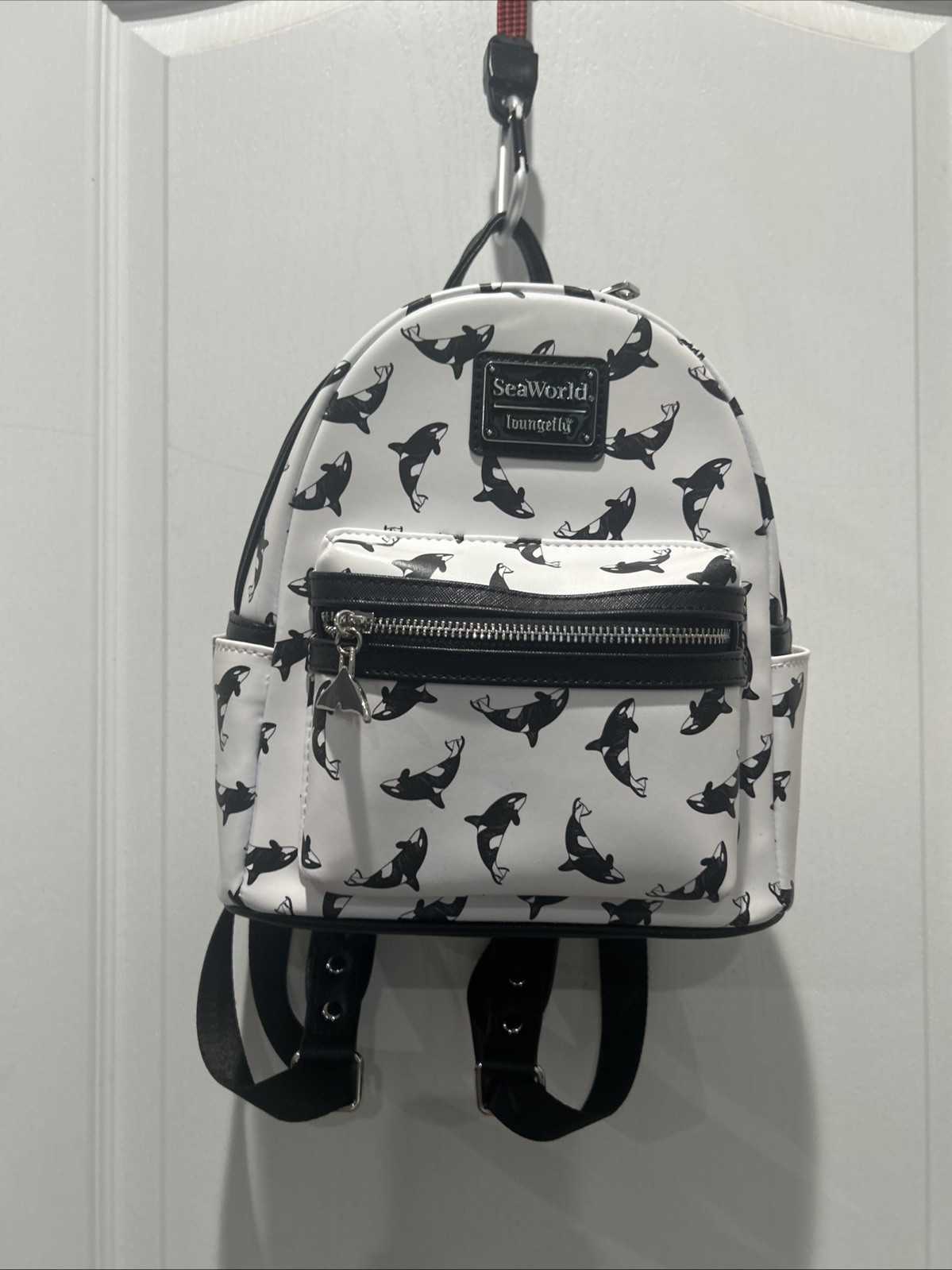 Loungefly SeaWorld Backpack Whales Orcas Black & White VERY RARE PREOWNED Loungefly SeaWorld Backpack Whales Orcas Black & White VERY RARE PREOWNED