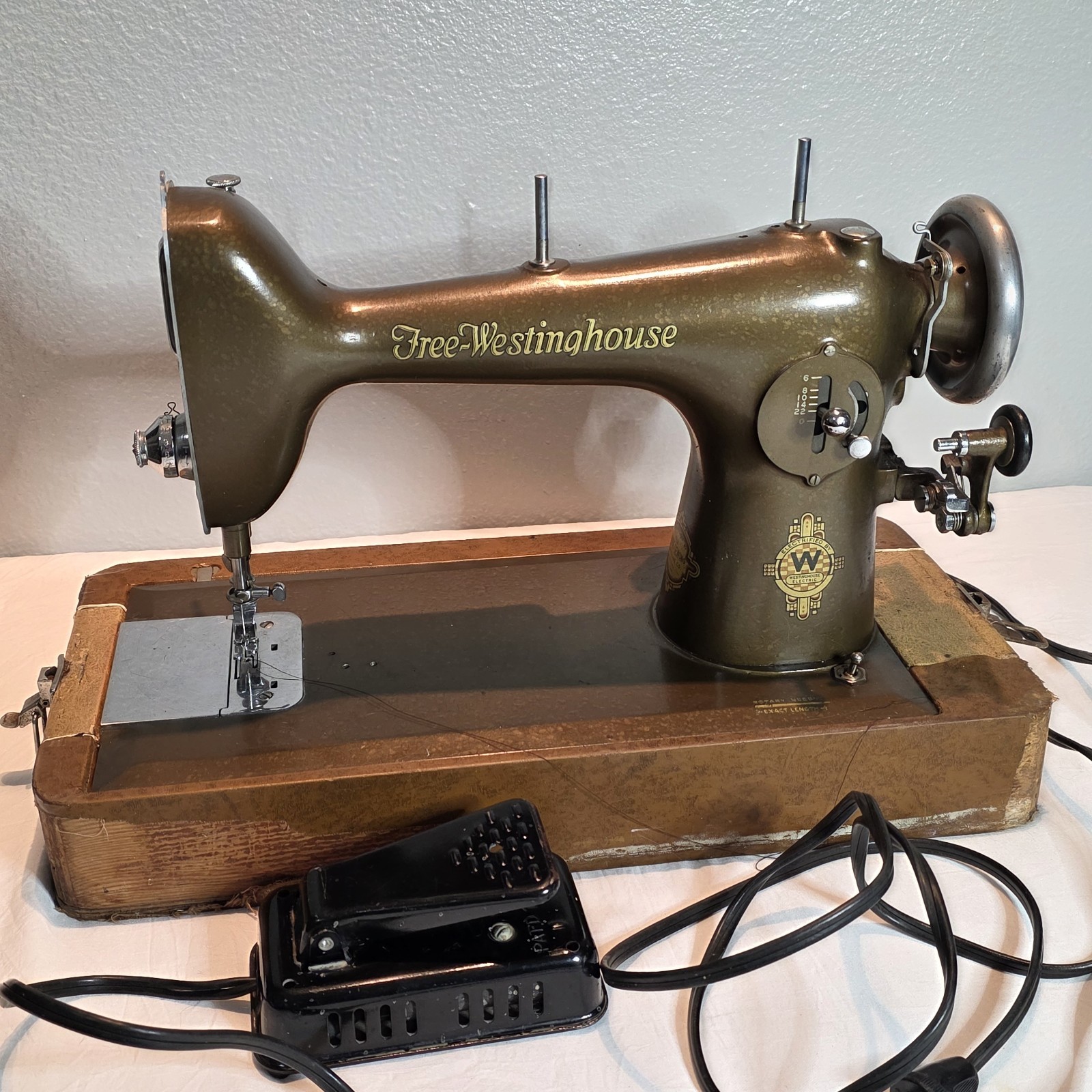 Free-Westinghouse Sewing Machine Style 1172260-A *TESTED WORKS w/pedal and cord Free-Westinghouse Sewing Machine Style 1172260-A *TESTED WORKS w/pedal and cord