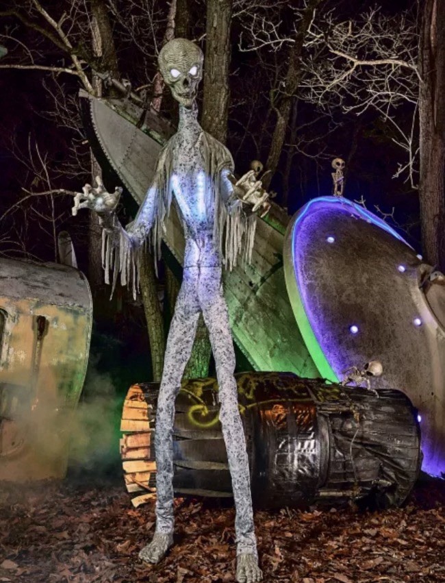 Spirit Halloween 10 Ft Giant Death Ray Animatronic- Open Box Used once