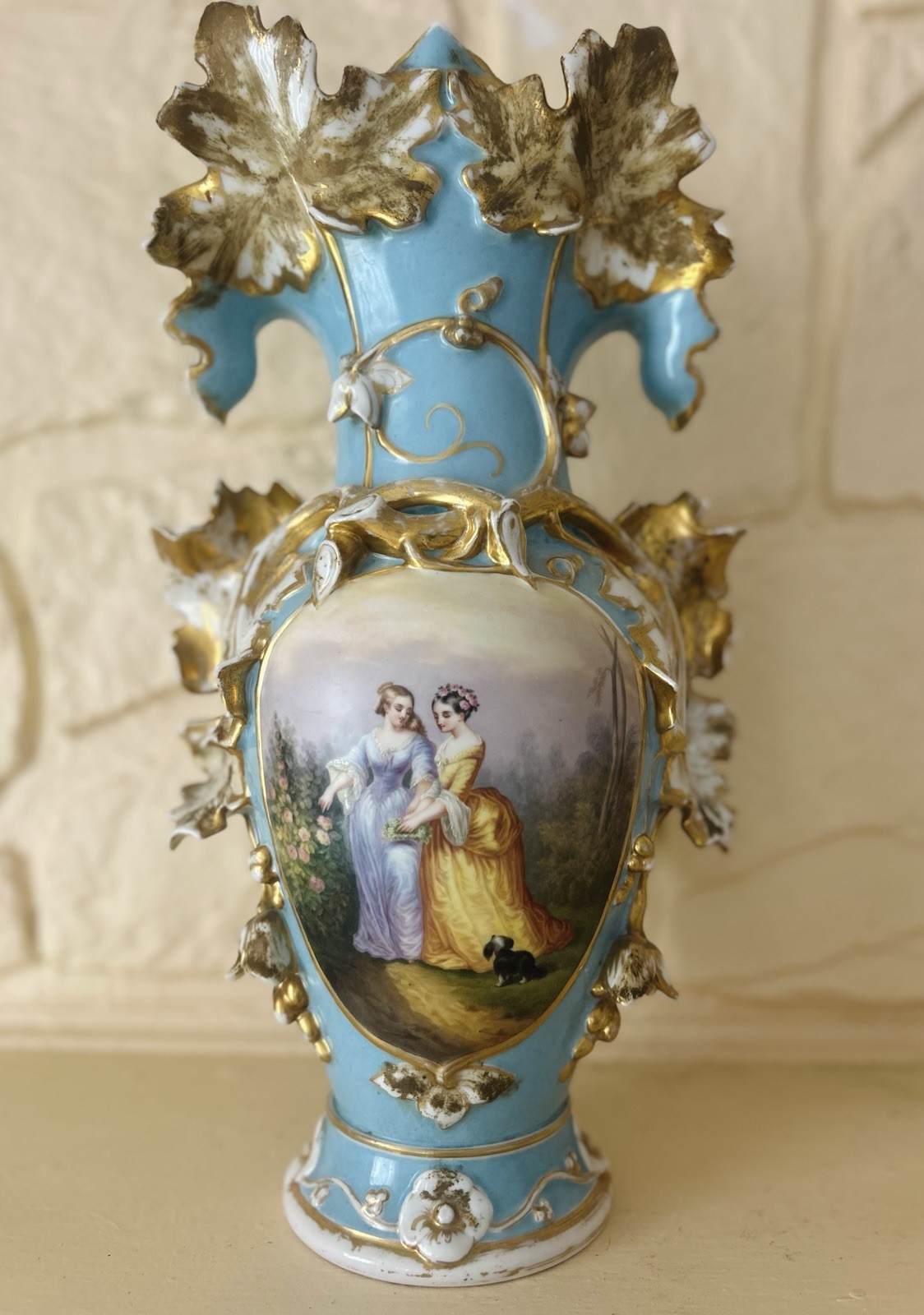 Antique 19thC Vieux Paris Porcelain Vase Hand Painted Scene Gold Gilt Leaf