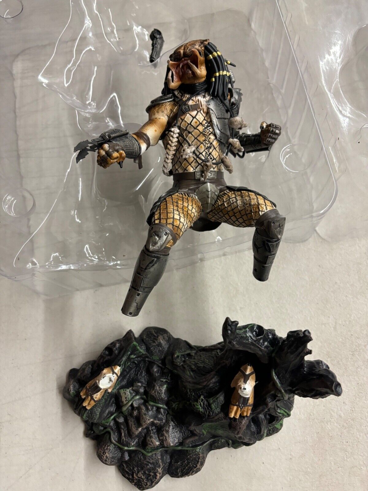 Diamond Select Toys SDCC 2020 Gallery Unmasked Predator Statue Exclusive DAMAGED