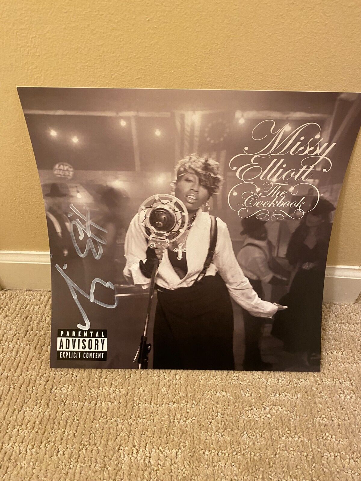 Rapper Missy Elliott Signed Autograph Cookbook Vinyl Record Slip