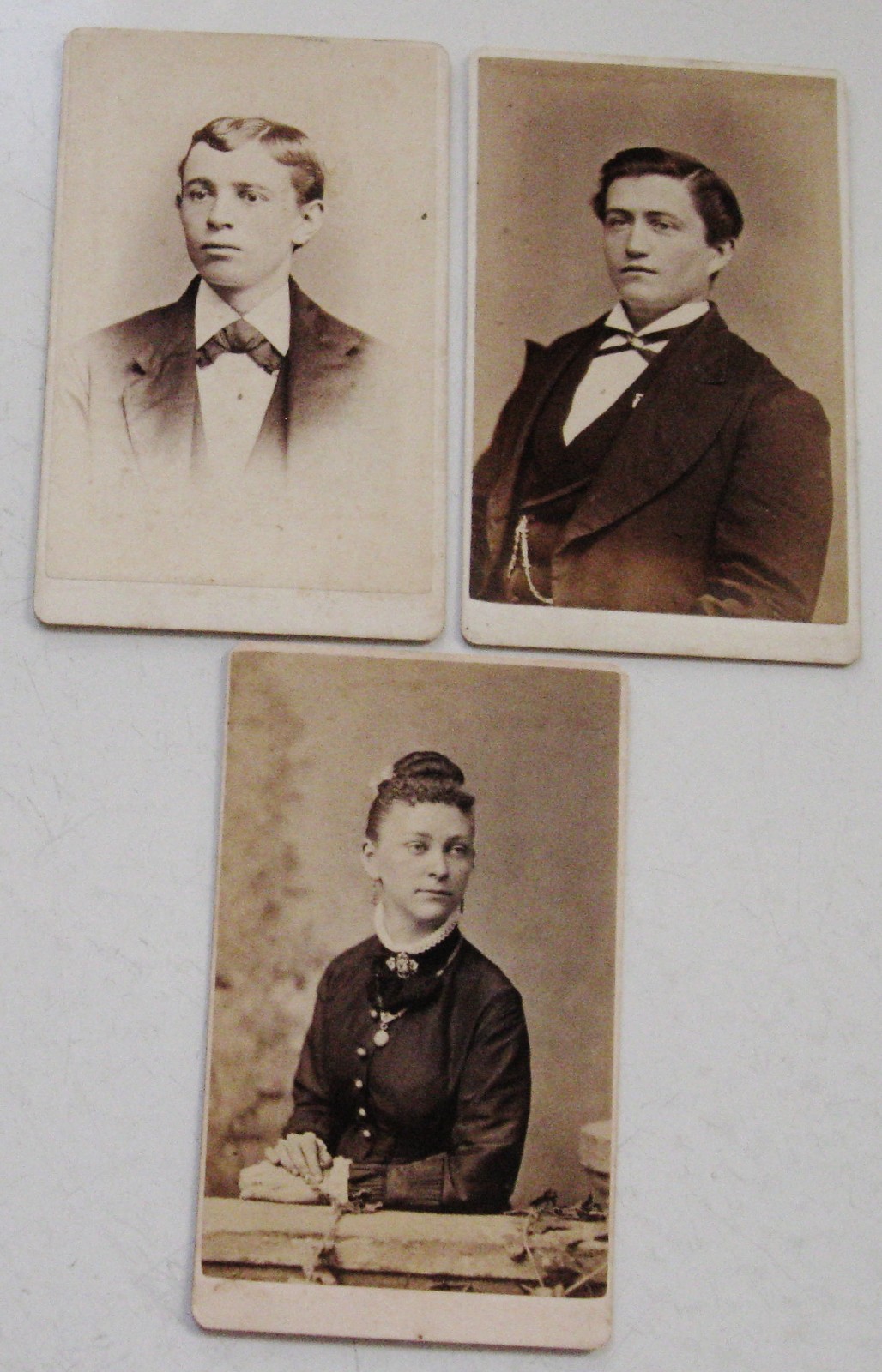 3 ANTIQUE CDV PHOTOS PORTRAITS BY ENTREKIN FROM MANAYUNK PENNSYLVANIA 3 ANTIQUE CDV PHOTOS PORTRAITS BY ENTREKIN FROM MANAYUNK PENNSYLVANIA