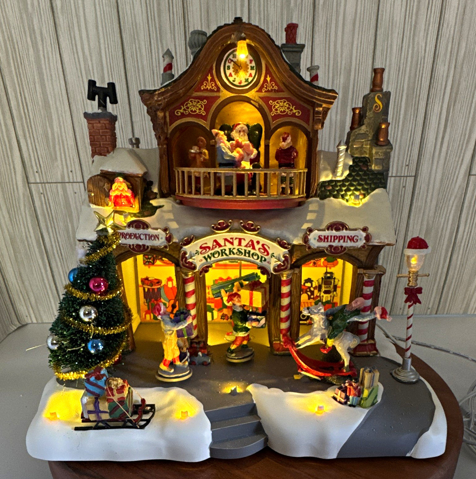 Lemax Carole Towne Santa's Workshop 2014 Lighted Animated Musical Village Lemax Carole Towne Santa's Workshop 2014 Lighted Animated Musical Village