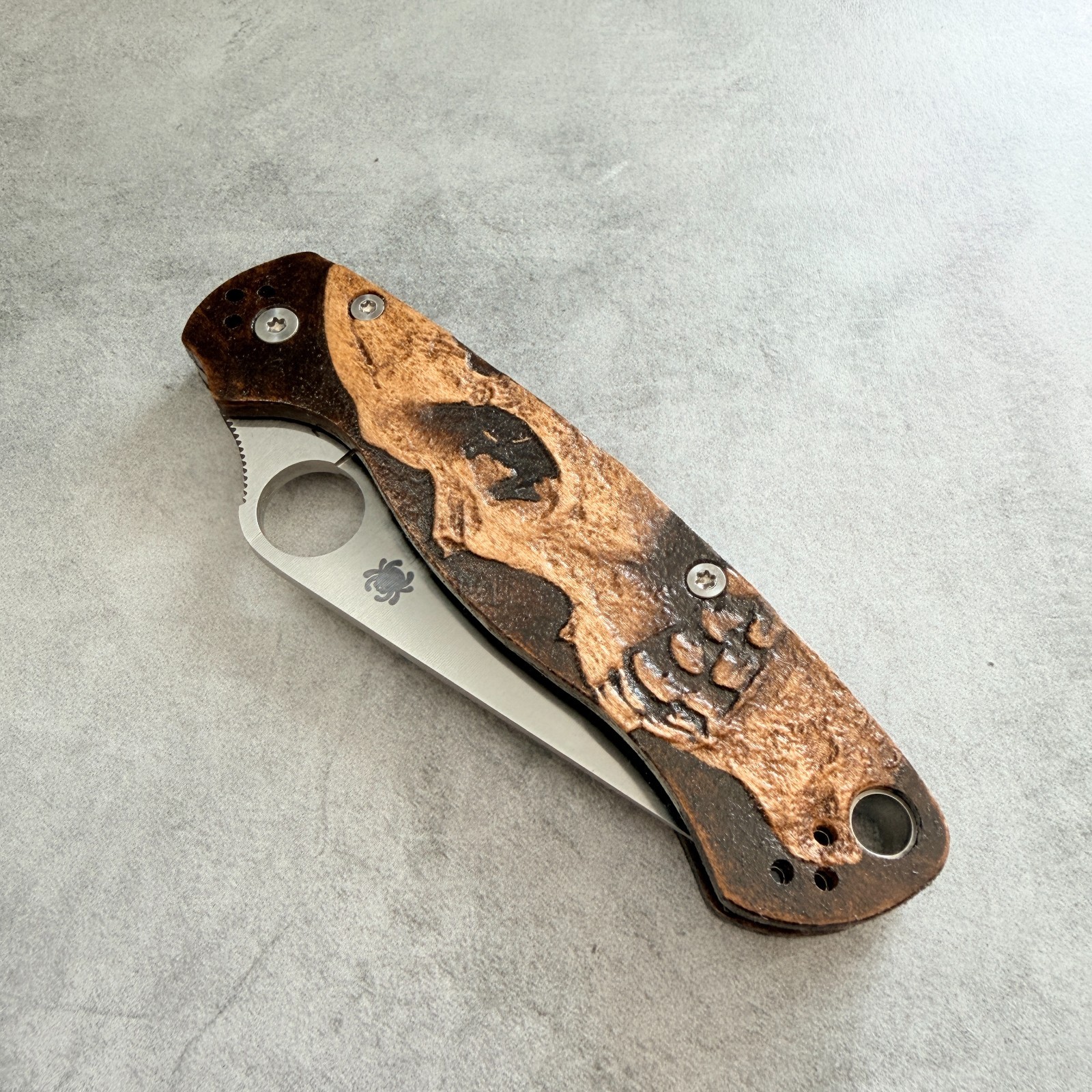 Shadowskull maple scales for Spyderco Paramilitary 2 Shadowskull maple scales for Spyderco Paramilitary 2