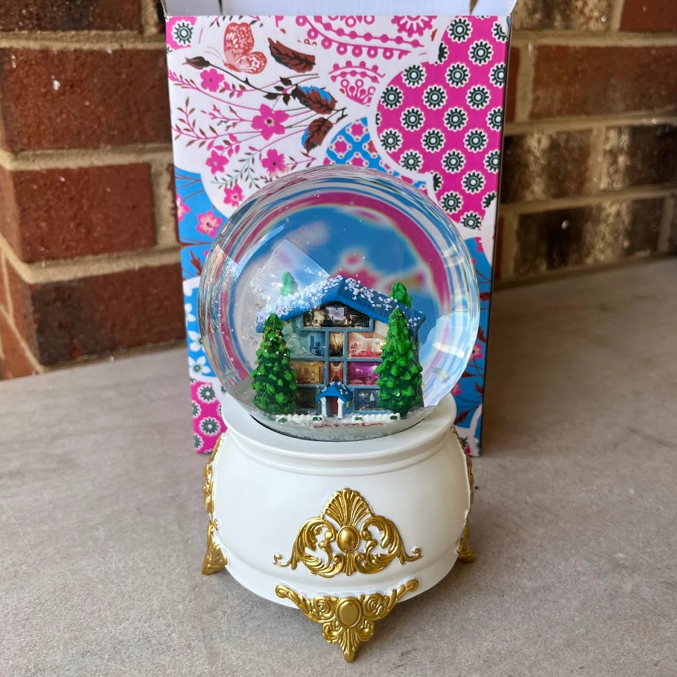 Taylor Swift - Lover House Snowglobe (2023) Taylor Swift - Lover House Snowglobe (2023)