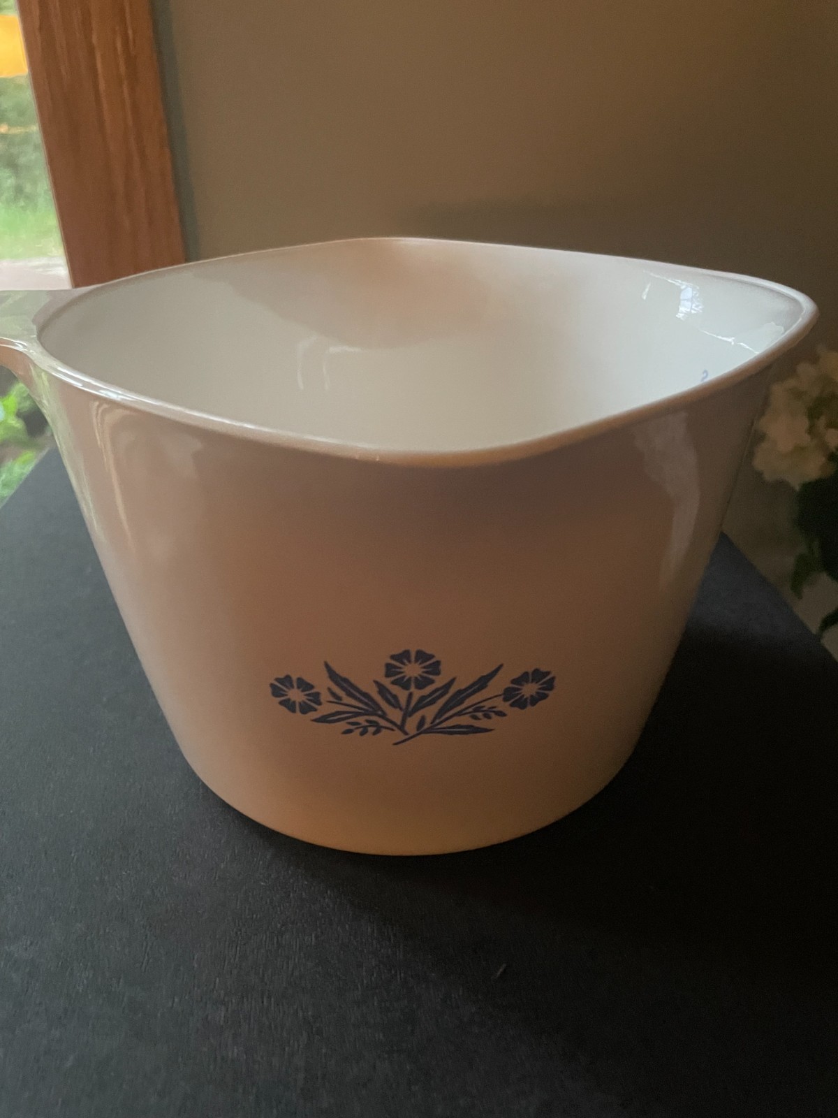 Vintage Corning Ware Blue Cornflower 1-Quart Measuring Bowl, (Model P-55-B).