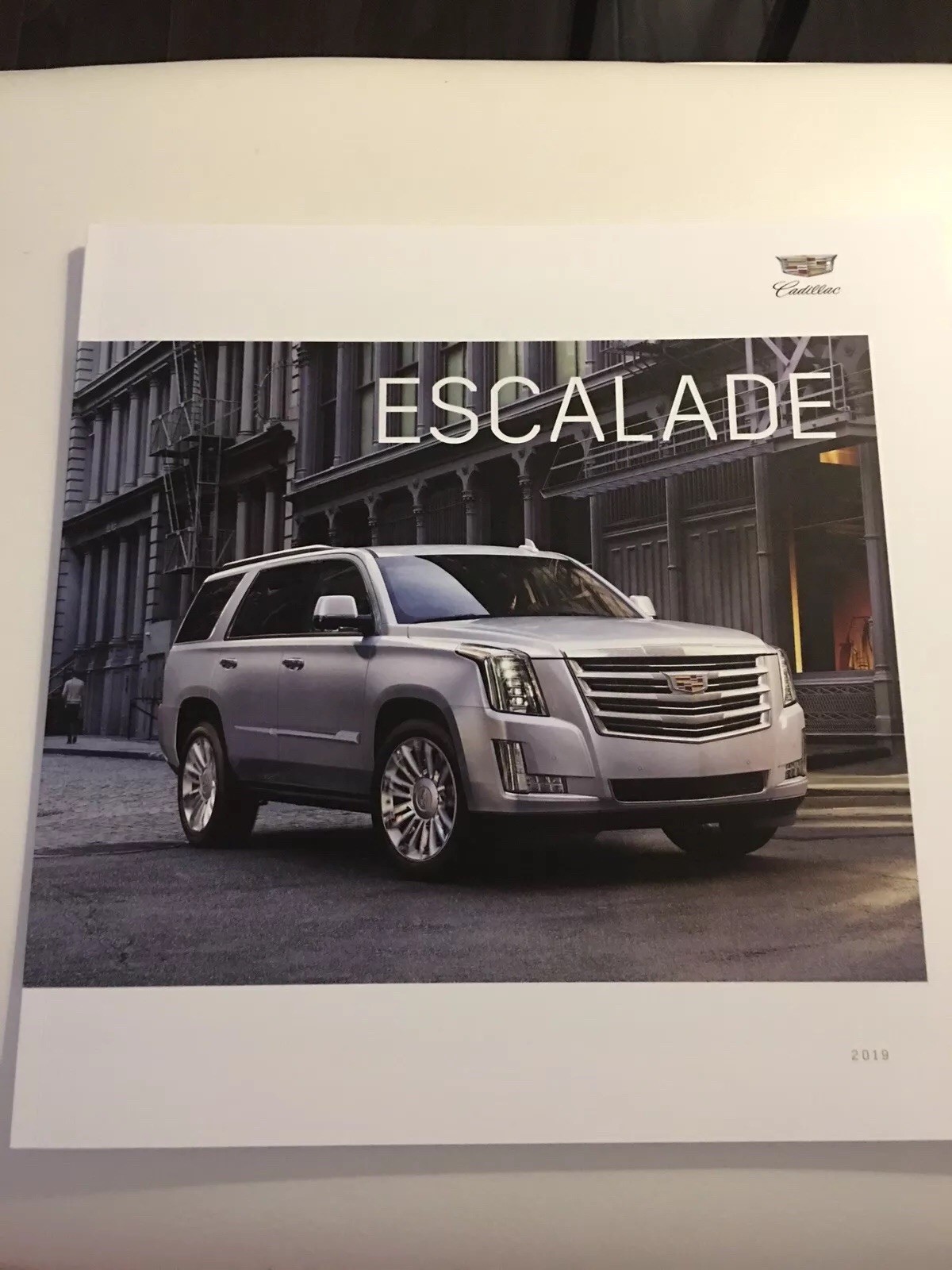 2019 CADILLAC ESCALADE 34-page Original Sales Brochure 2019 CADILLAC ESCALADE 34-page Original Sales Brochure
