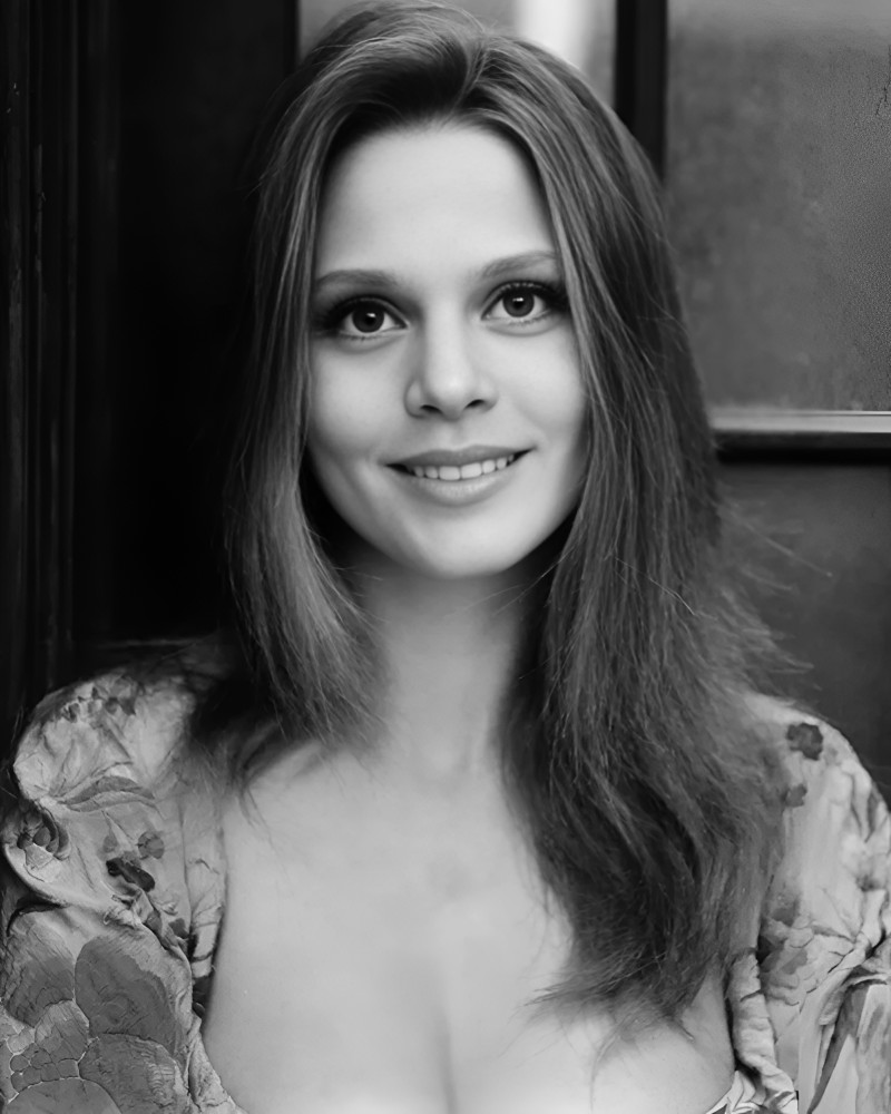 LEIGH TAYLOR-YOUNG - 8"X10" PHOTOGRAPH LEIGH TAYLOR-YOUNG - 8"X10" PHOTOGRAPH