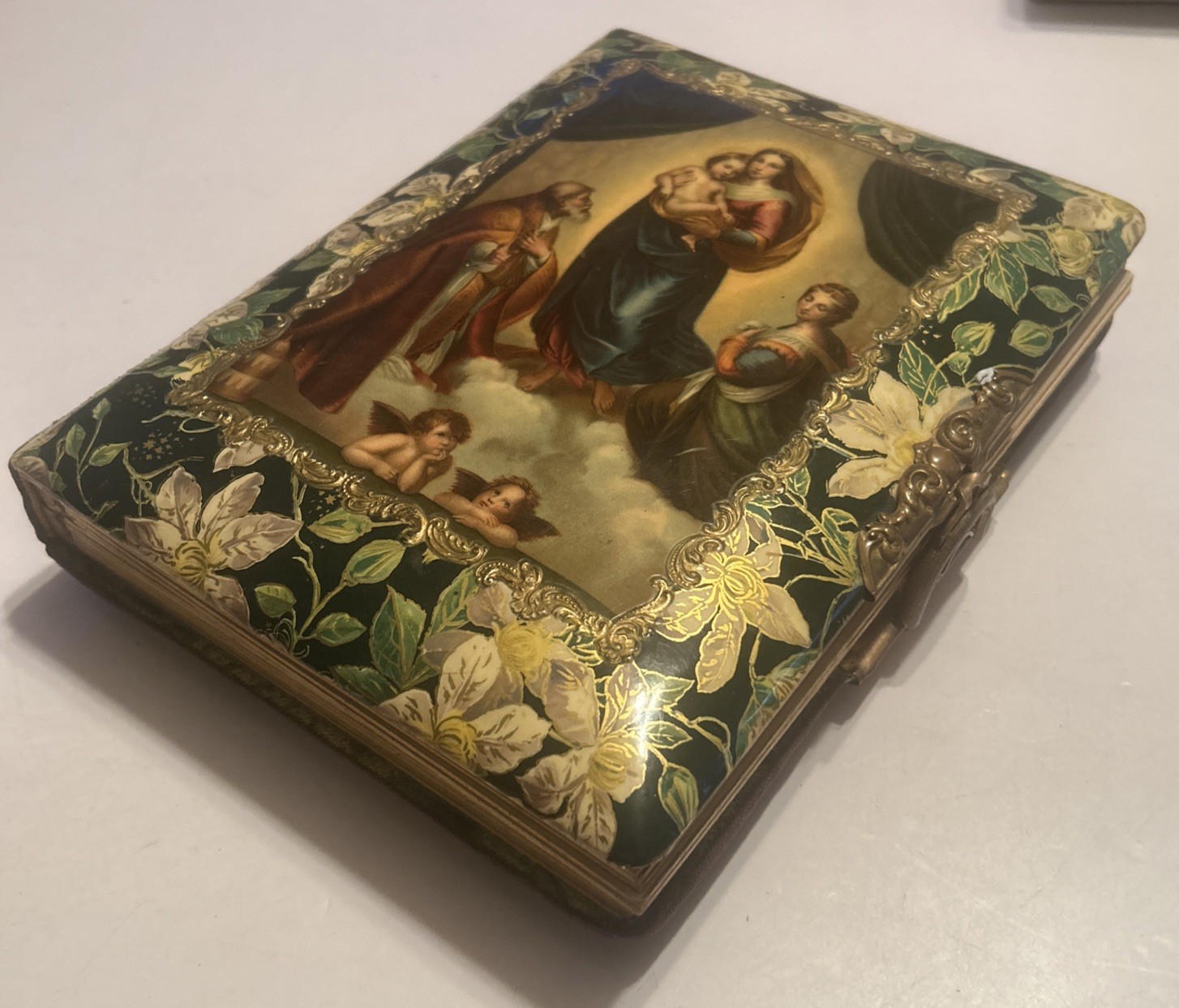 Antique Victorian 1800's Ornate Photo Album With Original Photos BRASS LATCH Antique Victorian 1800's Ornate Photo Album With Original Photos BRASS LATCH
