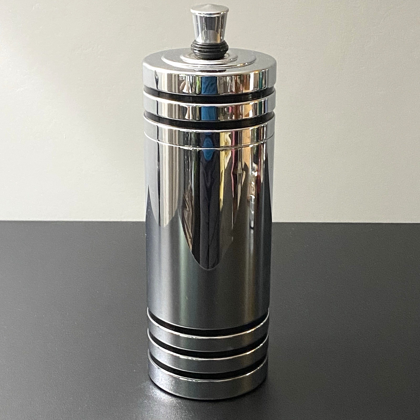 Chase USA Art Deco Gaiety Chrome Martini Cocktail Shaker Mid Century Barware Chase USA Art Deco Gaiety Chrome Martini Cocktail Shaker Mid Century Barware